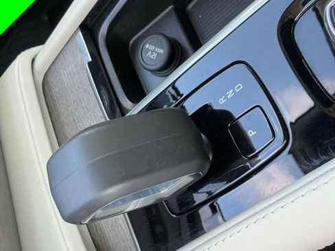 Certified 2024 Volvo XC90 B6 Plus w/ Protection Package Premier image 16