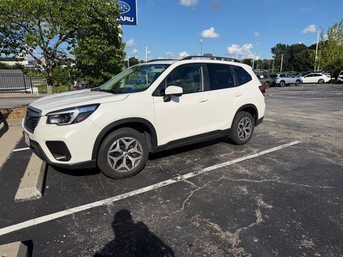 Used 2021 Subaru Forester Premium AWD/4WD image 2