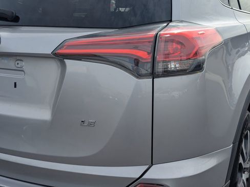 Used 2017 Toyota RAV4 LE FWD image 5