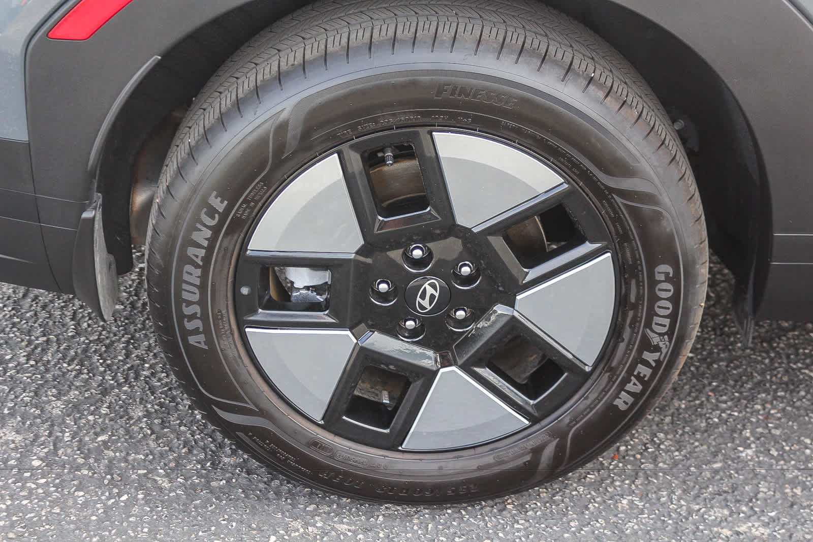 Certified 2025 Hyundai Santa Fe SEL FWD image 11