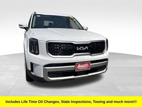 Certified 2024 Kia Telluride EX w/ EX Captain's Chair Package AWD/4WD image 3