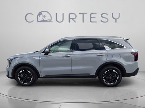 Certified 2025 Kia Sorento S FWD image 3