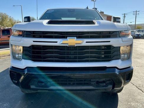 Used 2024 Chevrolet Silverado 2500 Custom w/ Custom Value Package image 7