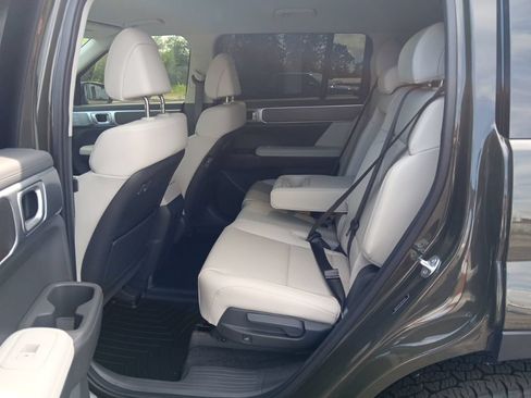 Used 2025 Hyundai Santa Fe SEL FWD image 31