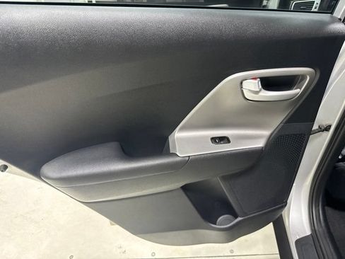 Used 2018 Kia Niro FE FWD image 14