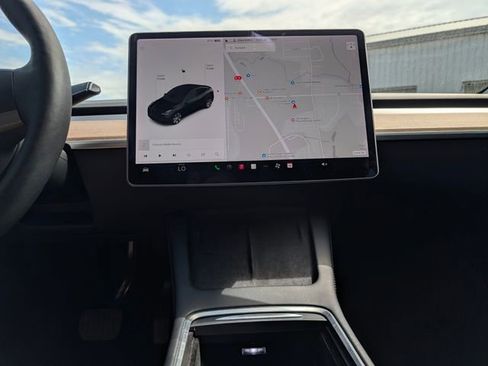 Used 2022 Tesla Model Y Long Range AWD/4WD image 18