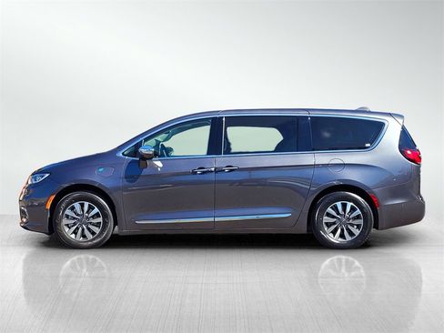 Used 2022 Chrysler Pacifica Limited image 7