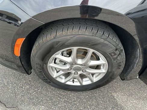 Used 2025 Chrysler Pacifica Select FWD image 10