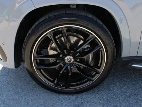 Used 2025 Mercedes-Benz GLS 580 4MATIC image 13