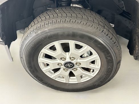 Used 2025 Toyota Tacoma SR5 AWD/4WD image 11