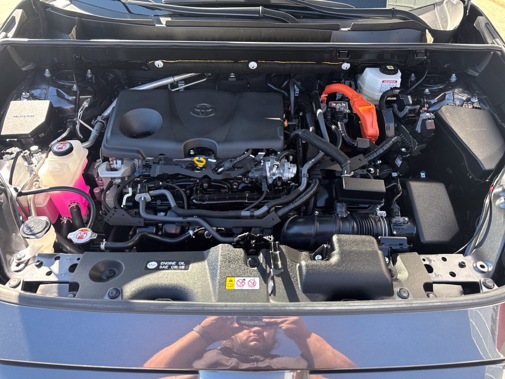 Used 2025 Toyota RAV4 XLE AWD/4WD image 21