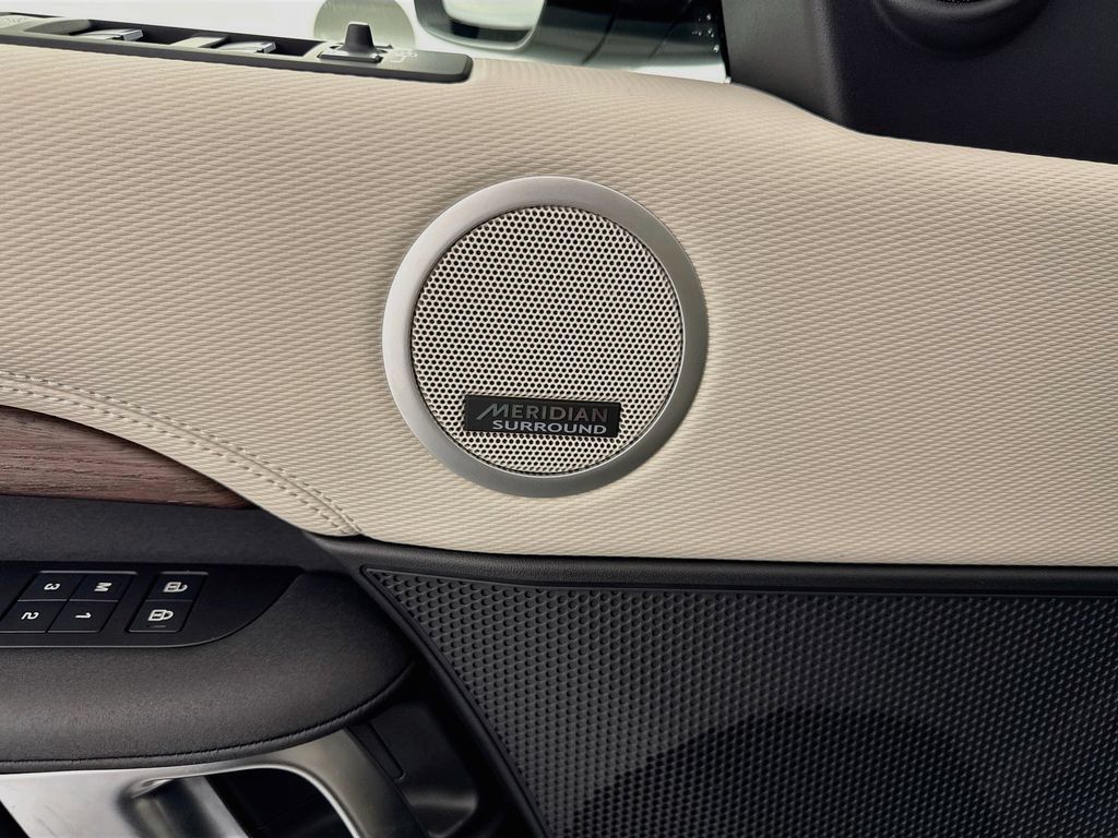 New 2026 Land Rover Discovery Dynamic SE AWD/4WD image 19