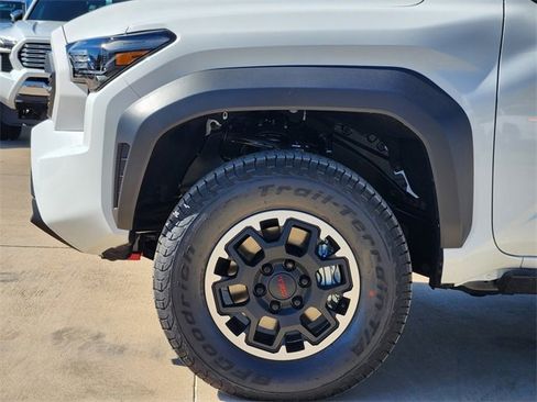 New 2025 Toyota Tacoma TRD Off-Road image 5