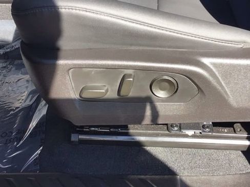 Used 2025 Chevrolet Colorado Trail Boss image 15