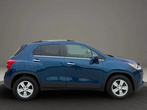 Used 2019 Chevrolet Trax LT w/ Driver Confidence Package FWD image 8