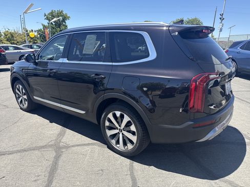 Used 2022 Kia Telluride EX w/ EX Premium Package FWD image 6