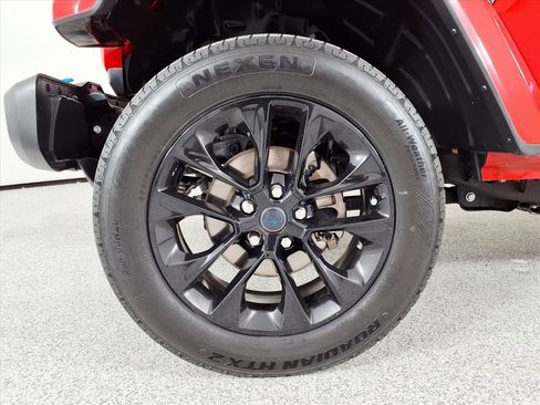 Used 2024 Jeep Wrangler Unlimited Sahara image 19