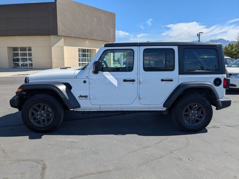 Used 2024 Jeep Wrangler Unlimited Sport AWD/4WD image 9