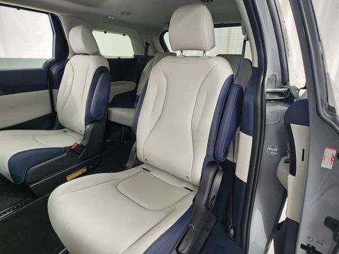 New 2027 Kia Carnival SX w/ Dark Edition Package FWD image 12