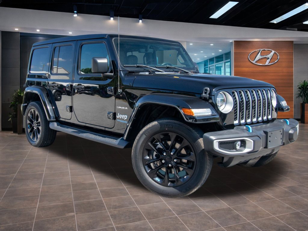 Used 2022 Jeep Wrangler Unlimited Sahara w/ Cold Weather Group AWD/4WD image 3