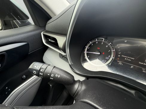 Used 2022 Toyota Highlander XLE image 28