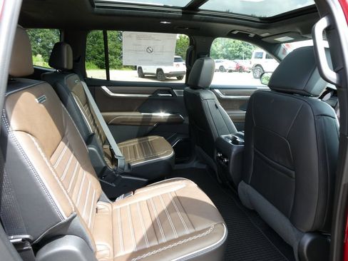New 2026 GMC Acadia Denali Ultimate AWD/4WD image 12