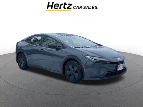 Used 2025 Toyota Prius LE image 1