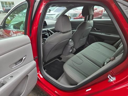 Certified 2025 Hyundai Elantra SEL FWD image 15