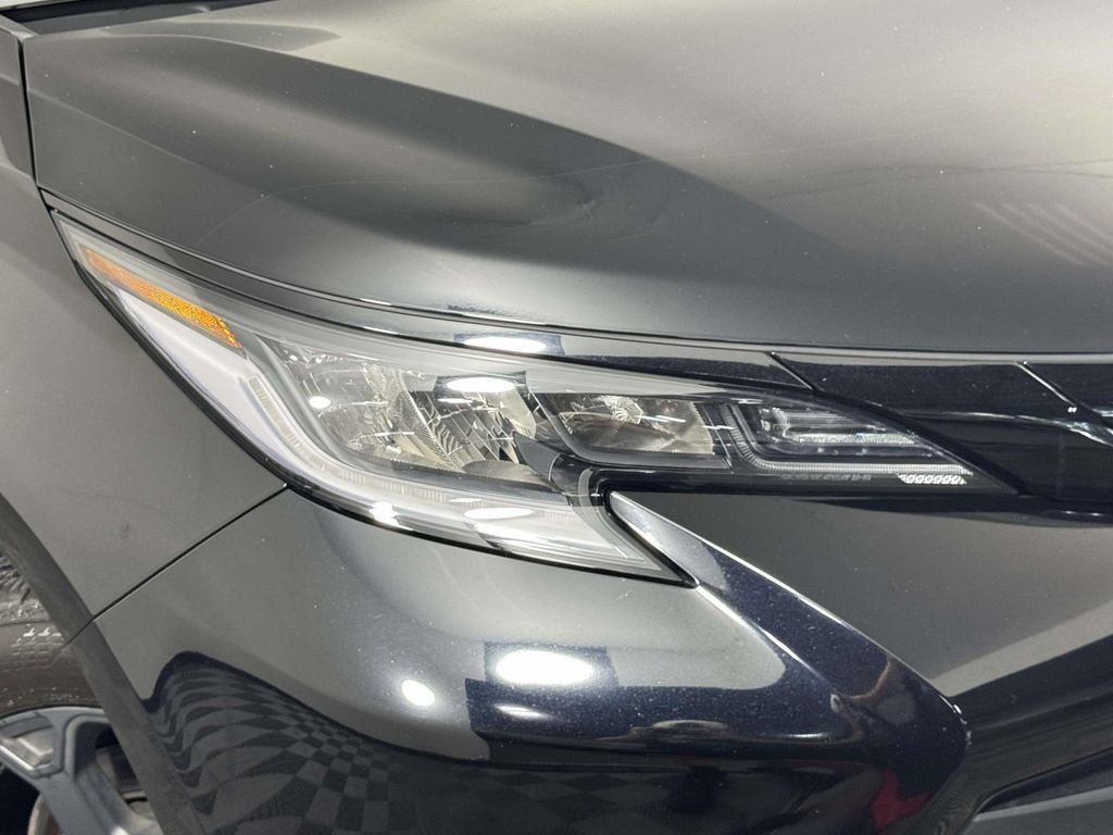 Used 2025 Toyota Sienna XLE Woodland Edition AWD/4WD image 15