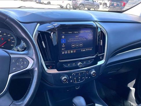 Used 2021 Chevrolet Traverse LT image 9