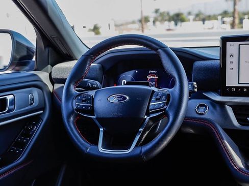 Used 2025 Ford Explorer ST-Line w/ ST-Line Street Pack image 18