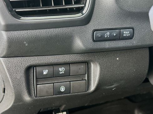 Used 2025 Nissan Leaf S image 17