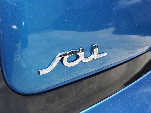 Used 2016 Kia Soul + w/ Designer's Package FWD image 8