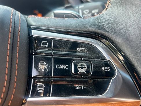 Used 2025 Jeep Grand Cherokee Summit AWD/4WD image 20
