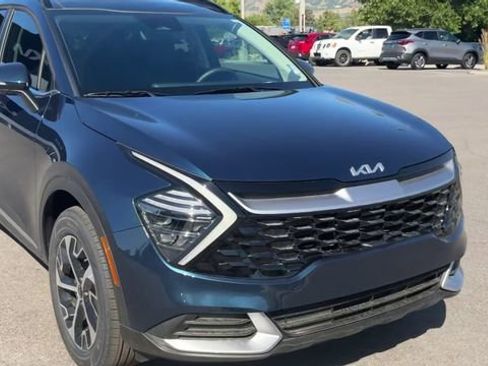 Certified 2025 Kia Sportage EX w/ EX Premium Package AWD/4WD image 7