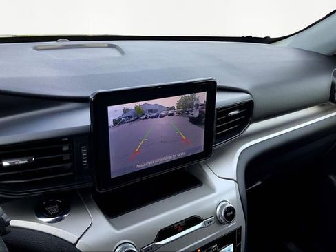 Used 2022 Ford Explorer XLT image 13