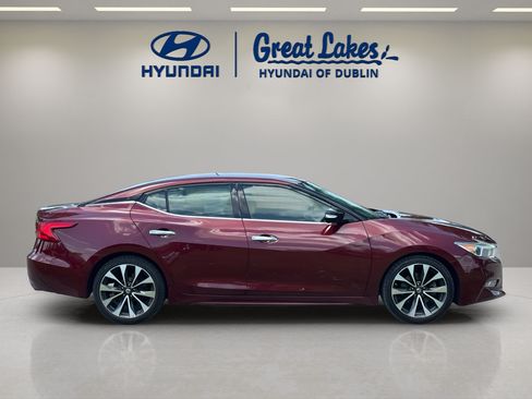 Used 2017 Nissan Maxima SR w/ Interior Lighting Package FWD image 6