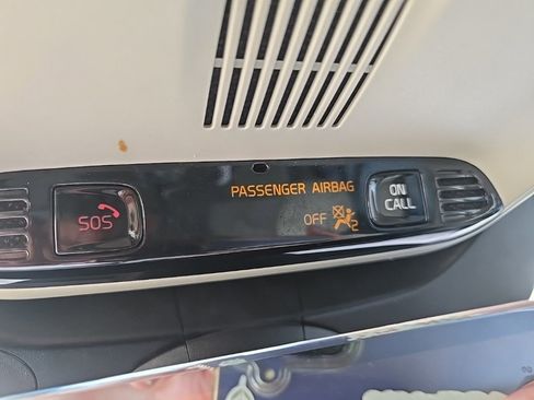 Used 2021 Volvo XC90 T6 Momentum image 68