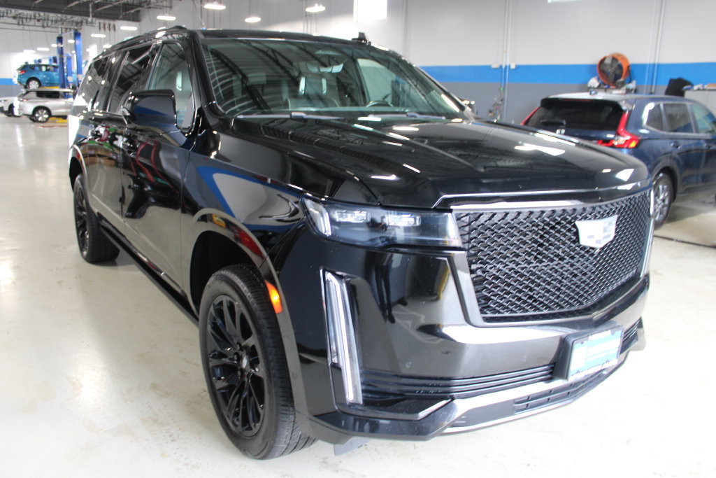Used 2023 Cadillac Escalade ESV Sport Platinum w/ LPO, ONYX Package AWD/4WD image 3