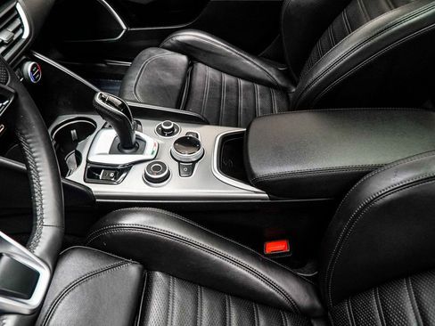 Used 2023 Alfa Romeo Giulia Veloce image 18