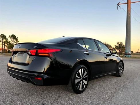 Used 2021 Nissan Altima 2.5 SV image 4