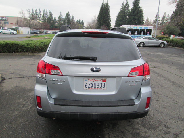 Used 2013 Subaru Outback 2.5i Premium AWD/4WD image 6