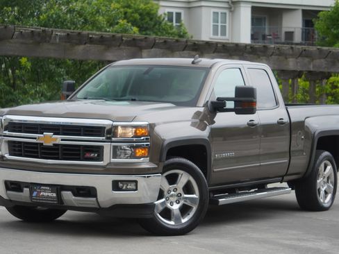 Used 2015 Chevrolet Silverado 1500 LT w/ LT Convenience Package AWD/4WD image 2