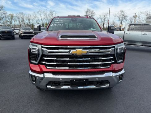 Used 2025 Chevrolet Silverado 2500 LTZ w/ LTZ Plus Package image 7