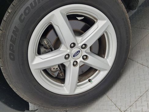 Used 2018 Ford Explorer XLT w/ Equipment Group 201A FWD image 31