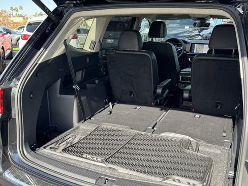 Used 2025 Volkswagen Atlas SEL image 42