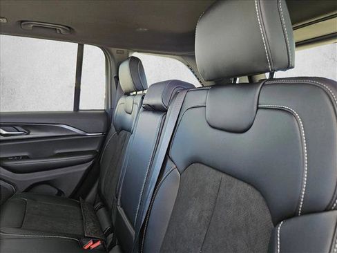 New 2025 Jeep Grand Cherokee Altitude image 16