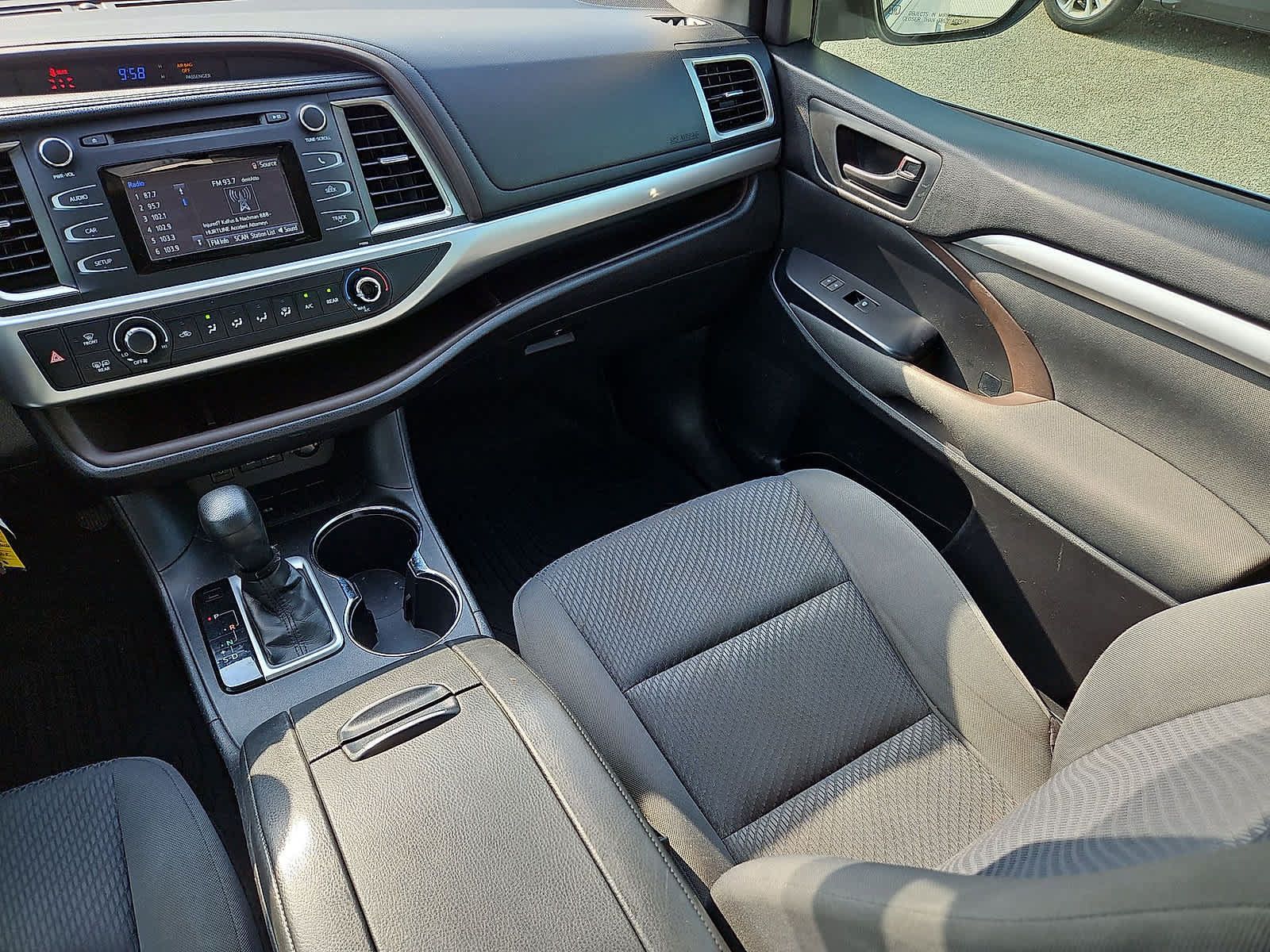Used 2017 Toyota Highlander LE FWD image 12