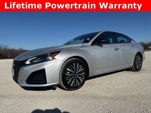 Used 2024 Nissan Altima 2.5 SV image 1