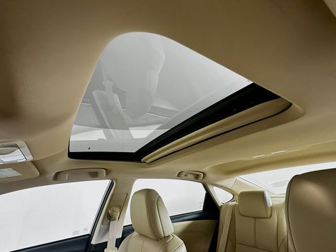 Used 2015 Toyota Avalon Limited w/ Technology Package image 27